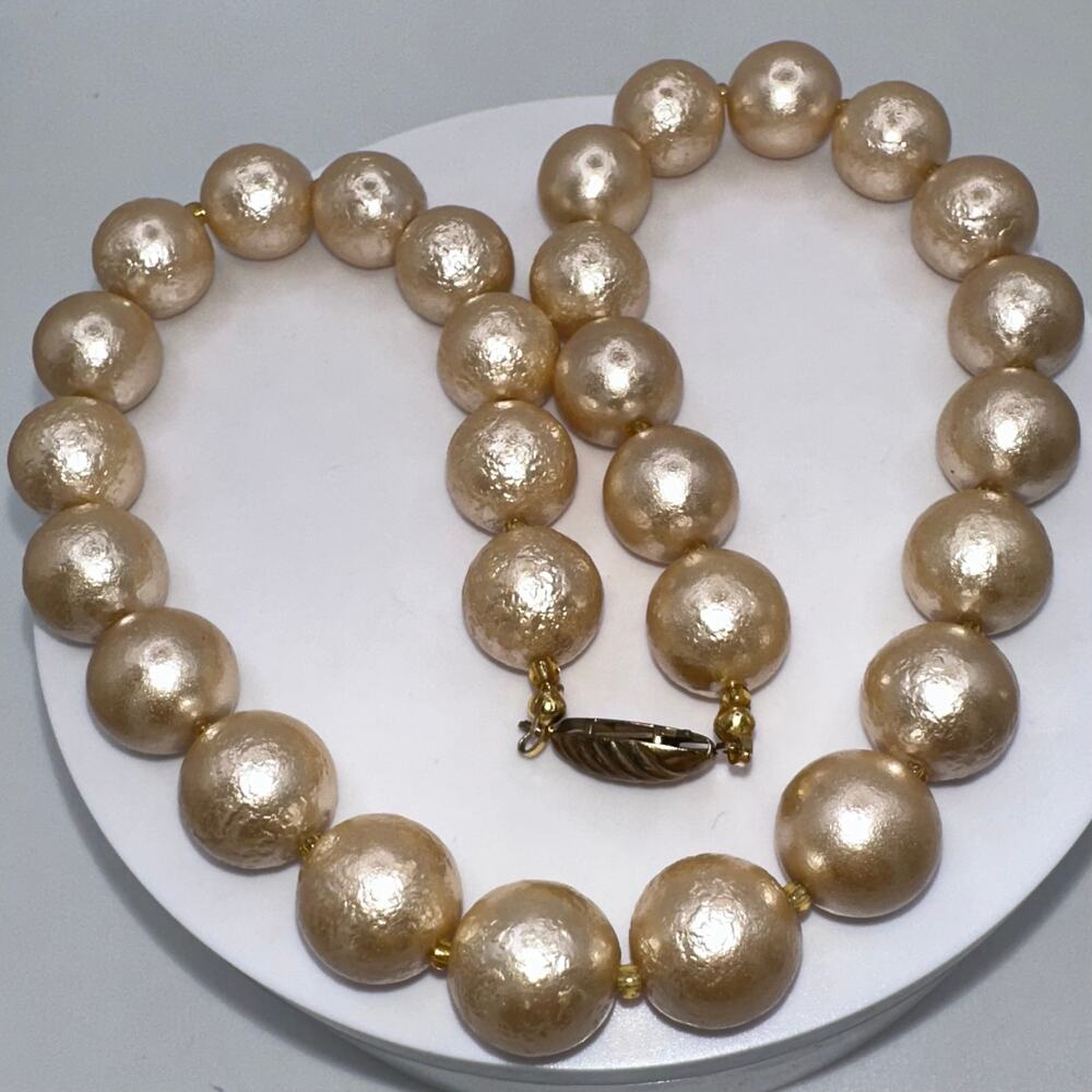 Vintage 14mm glass textured white ivory faux pearls beads beaded 18” necklace - Picture 3 of 5